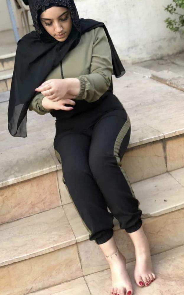 Kopftuch na und aus Dachau, 37 Jahre alt