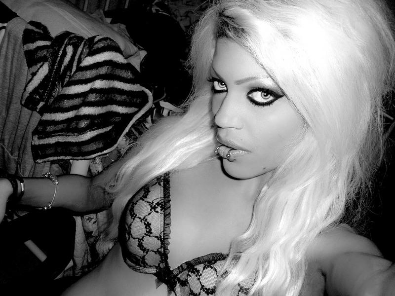 Verruchter Blick aus Itzehoe, 28 Jahre alt